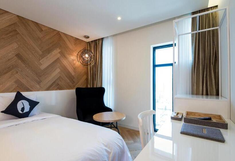 수피리어 룸, The Designers Lyj Gangnam Premier