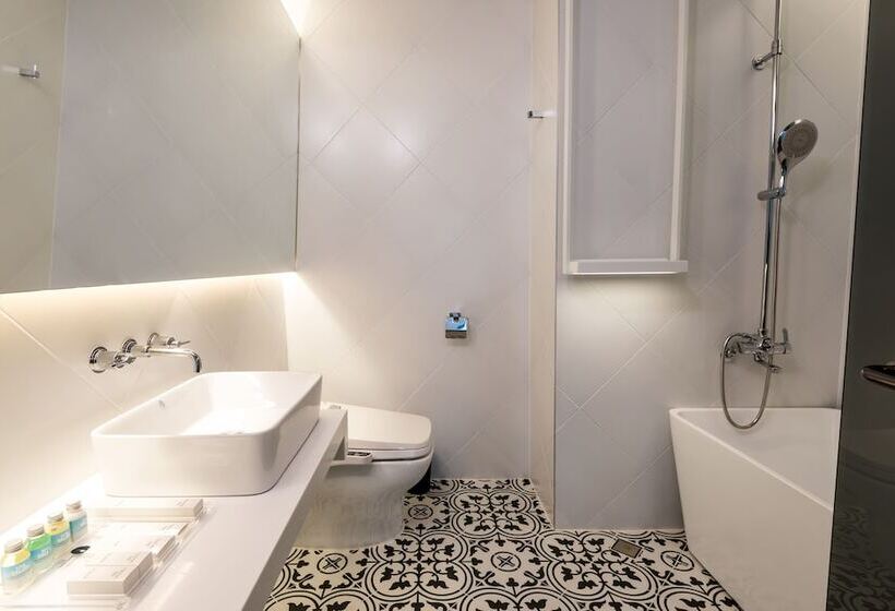 디럭스 룸, The Designers Lyj Gangnam Premier