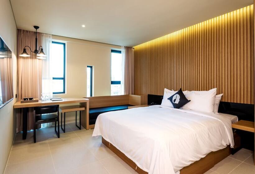 디럭스 룸, The Designers Lyj Gangnam Premier