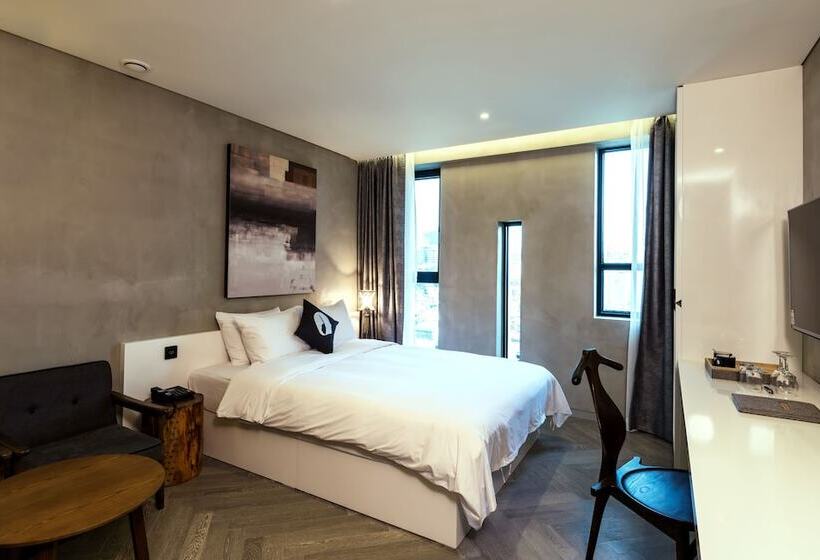 디럭스 룸, The Designers Lyj Gangnam Premier