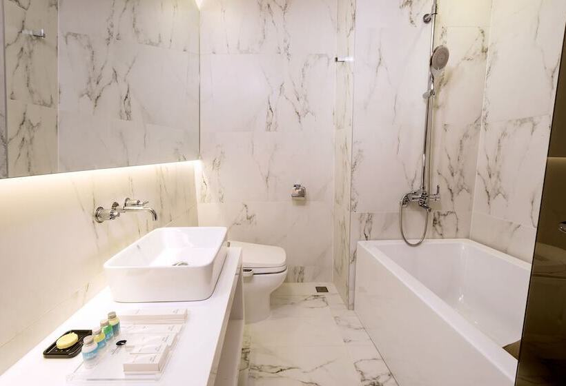 수피리어 룸, The Designers Lyj Gangnam Premier