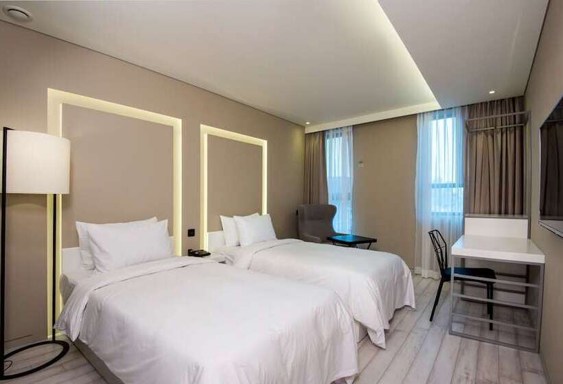 수피리어 룸, The Designers Lyj Gangnam Premier