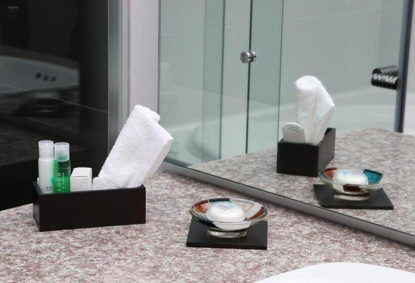 اتاق استاندارد سه نفره, Valgus