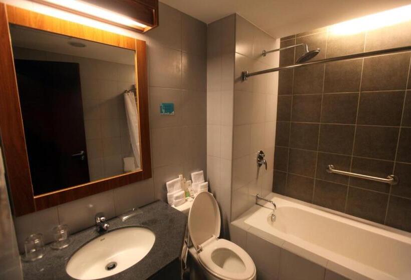 Люкс, Microtel By Wyndham Up Technohub