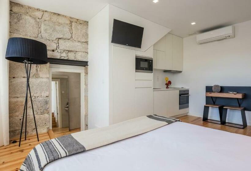 استودیوی استاندارد, Porto River