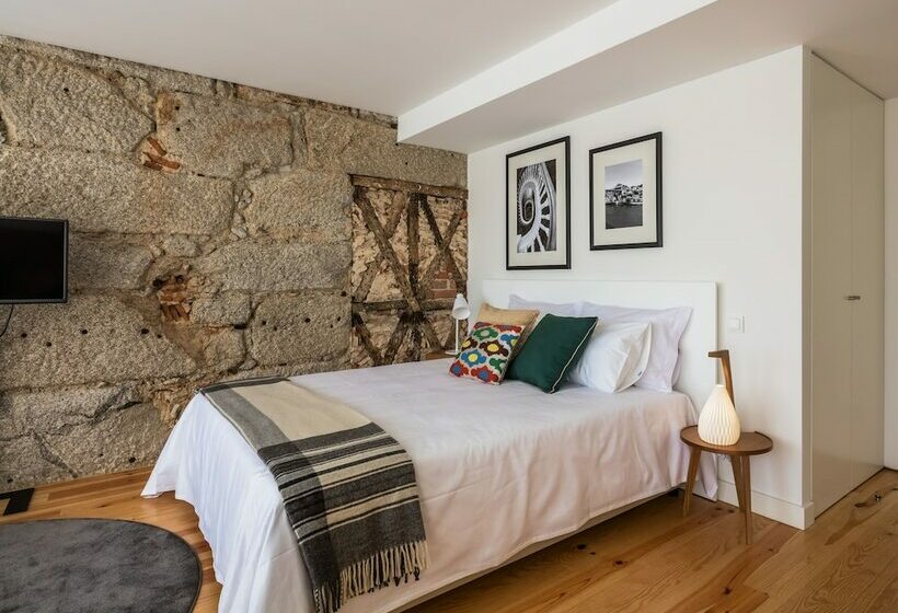 استودیوی استاندارد, Porto River