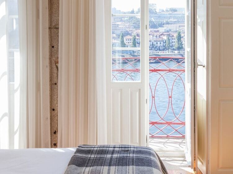 2 Bedrooms Apartment River View, Porto River