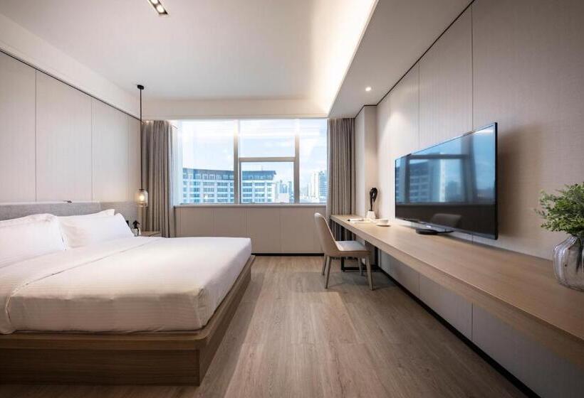 带大床的豪华间, Cm Serviced Apartment Shenzhen Dongmen