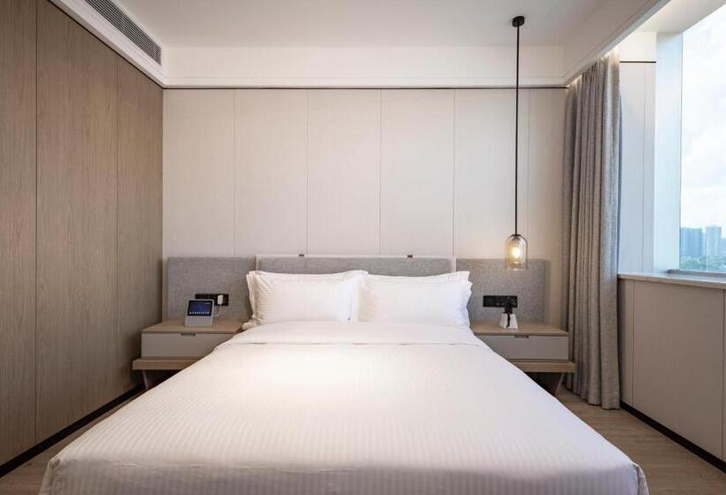 带大床的豪华间, Cm Serviced Apartment Shenzhen Dongmen
