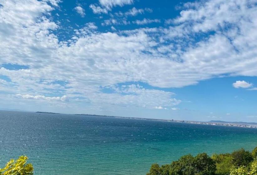 جناح مطلّ علي البحر, Alex Beach Apartello·com   Amazing Apartments With Sea View!