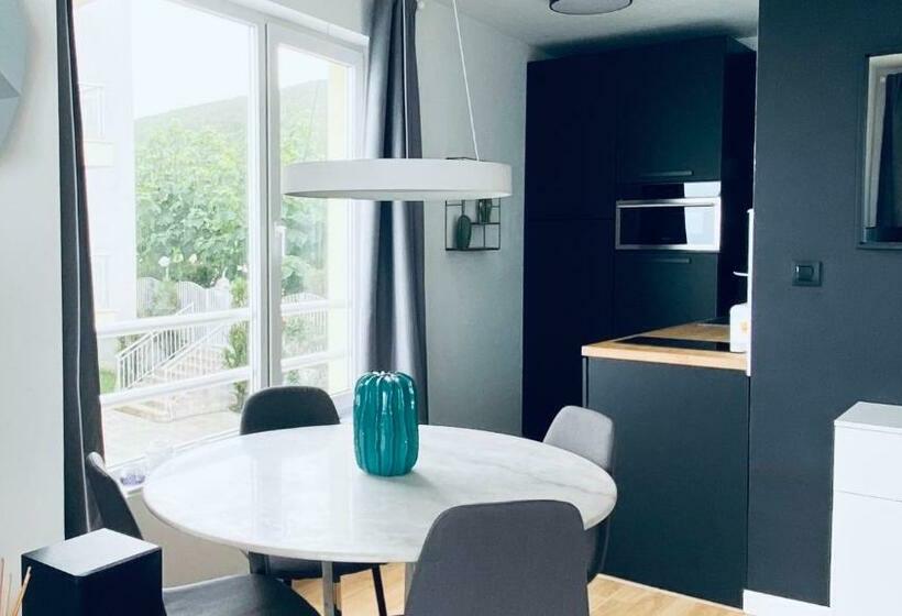 جناح مطلّ علي البحر, Alex Beach Apartello·com   Amazing Apartments With Sea View!