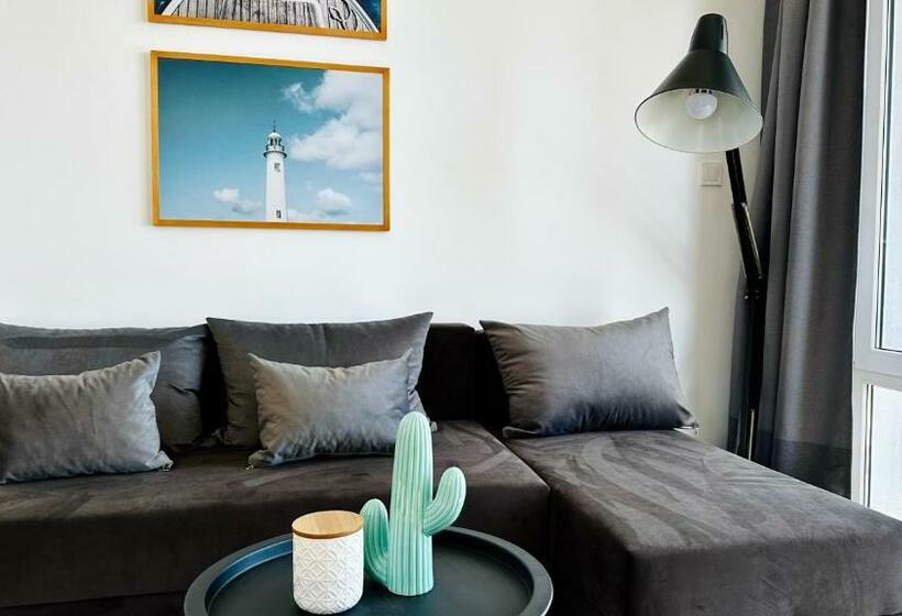 جناح مطلّ علي البحر, Alex Beach Apartello·com   Amazing Apartments With Sea View!