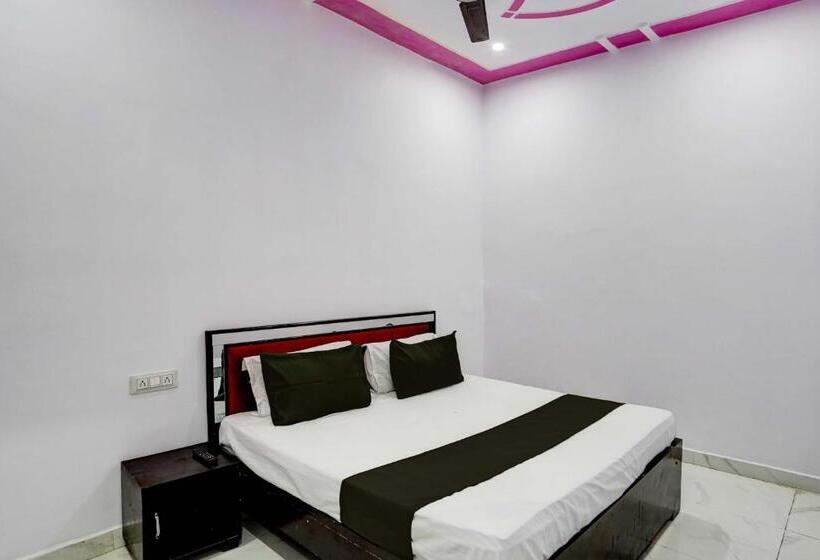Трехместный Номер Классика, Collection O Hotel Golden Moon