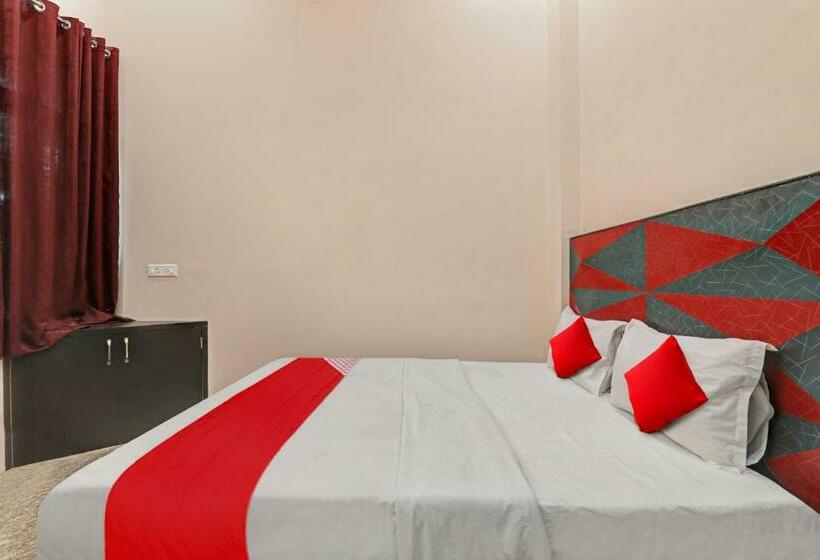 اتاق کلاسیک سه تخته, Flagship M V Rooms