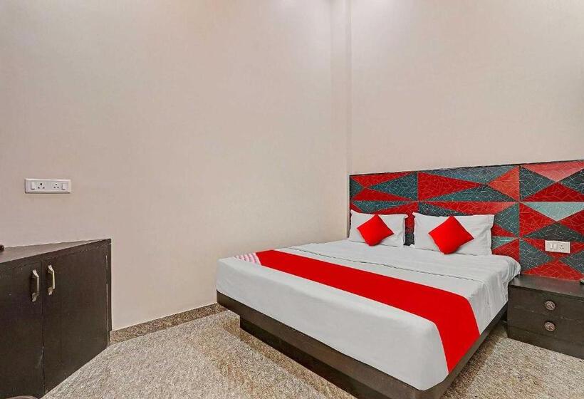 اتاق کلاسیک سه تخته, Flagship M V Rooms