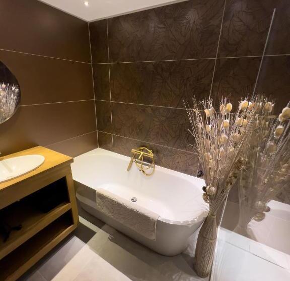 غرفة قياسية رباعية, Les Baroudeurs De Saint Jean