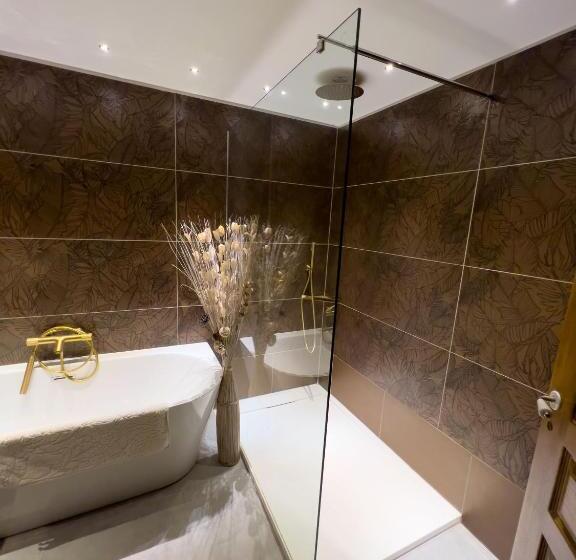 غرفة قياسية رباعية, Les Baroudeurs De Saint Jean