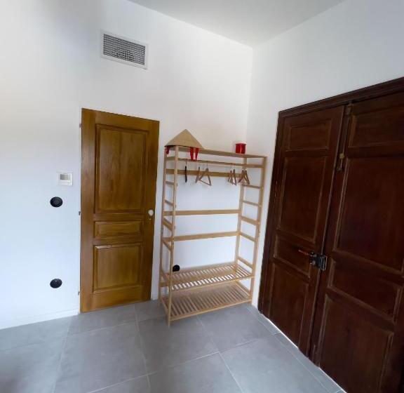 غرفة قياسية رباعية, Les Baroudeurs De Saint Jean