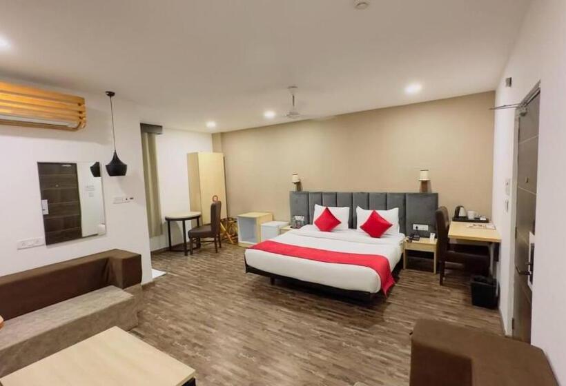 جناح مزوَّد بشرفة, Xenious Biz Ayaan Residency