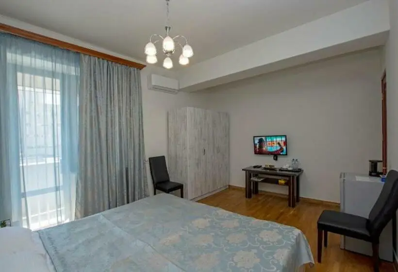 اتاق لوکس با بالکن, Seasons Boutique