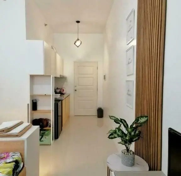スタンダードスタジオ, Modena Town Square Walkup Condominium