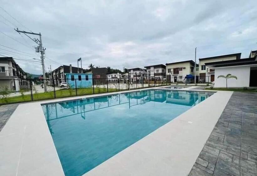 스탠다드 스튜디오, Modena Town Square Walkup Condominium