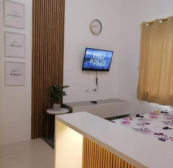 스탠다드 스튜디오, Modena Town Square Walkup Condominium