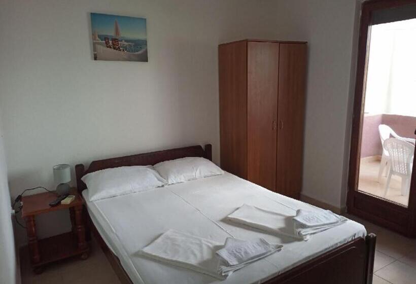 Standard Triple Room with Terrace, Apartments Normannia