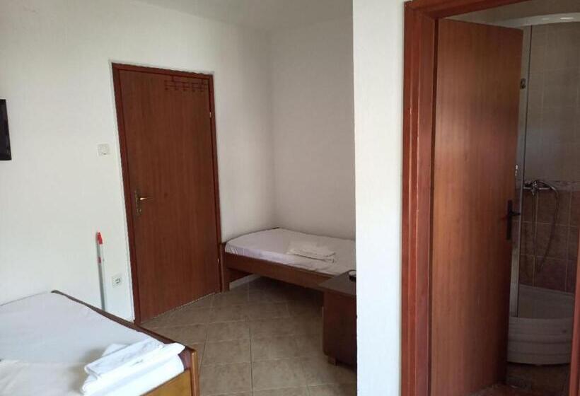 اتاق استاندارد سه تخته با چشمانداز, Apartments Normannia