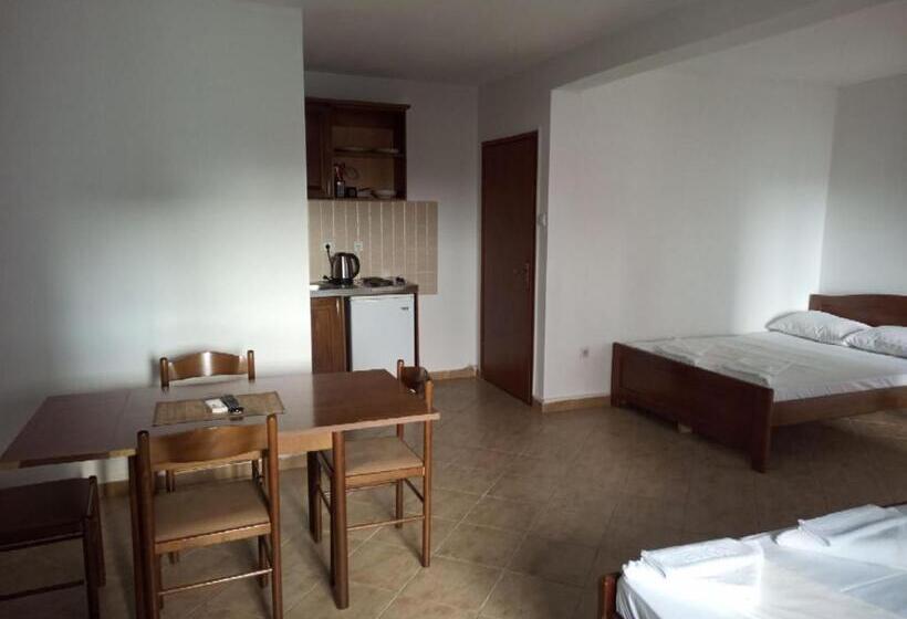 اتاق خانوادگی با چشمانداز دریا, Apartments Normannia