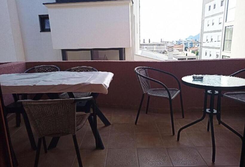 اتاق خانوادگی با چشم‌انداز دریا, Apartments Normannia