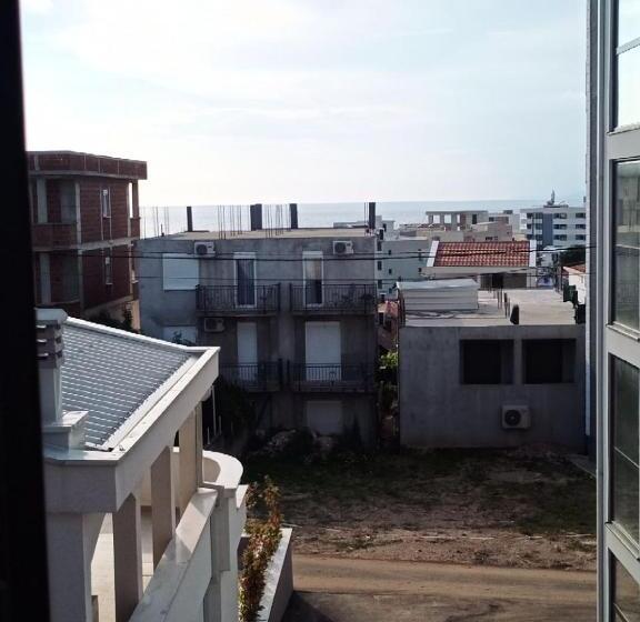 اتاق خانوادگی با چشمانداز دریا, Apartments Normannia