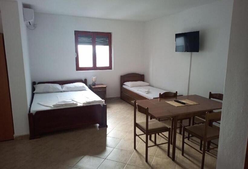 اتاق خانوادگی با چشمانداز دریا, Apartments Normannia