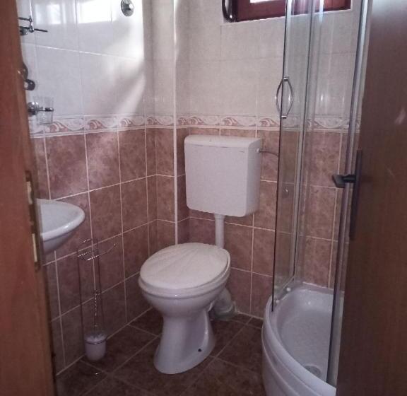 اتاق استاندارد چهارنفره با بالکن, Apartments Normannia