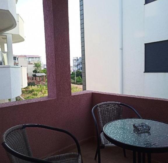 اتاق استاندارد چهارنفره با بالکن, Apartments Normannia