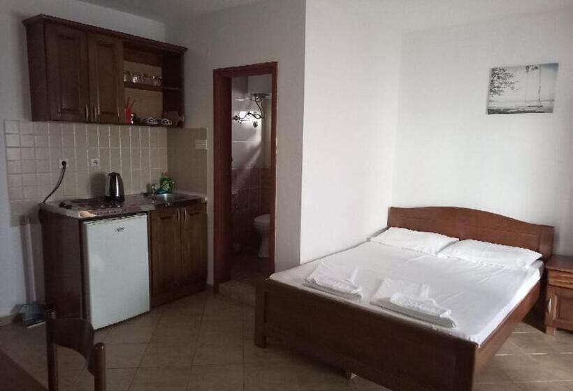 اتاق استاندارد چهارنفره با بالکن, Apartments Normannia