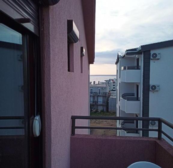 اتاق استاندارد با بالکن و چشمانداز دریا, Apartments Normannia