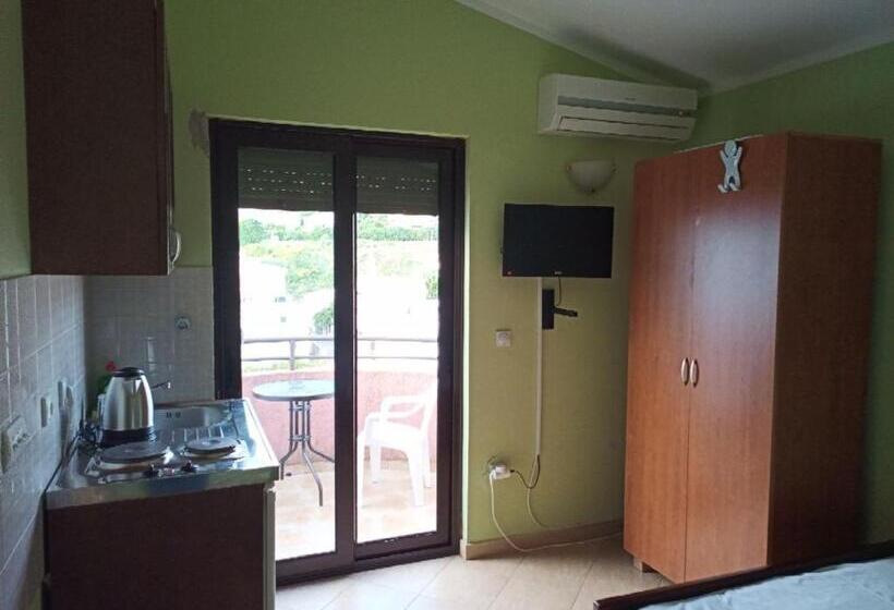 اتاق استاندارد با بالکن و چشمانداز دریا, Apartments Normannia