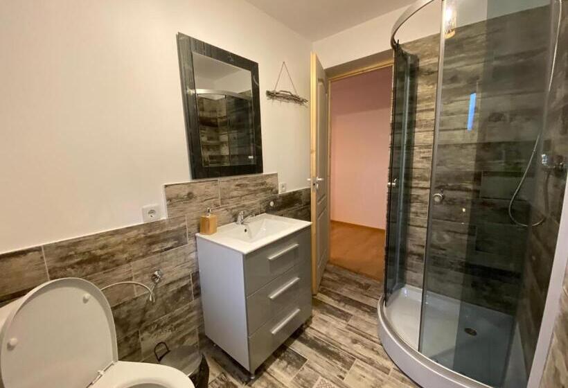 デラックスルーム, Casa Din Deal