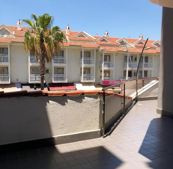 חדר משפחתי, Pinna Home