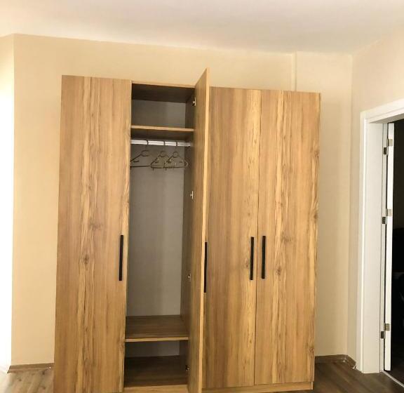 חדר משפחתי, Pinna Home