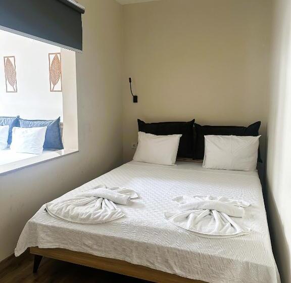 غرفة عائلية, Pinna Home