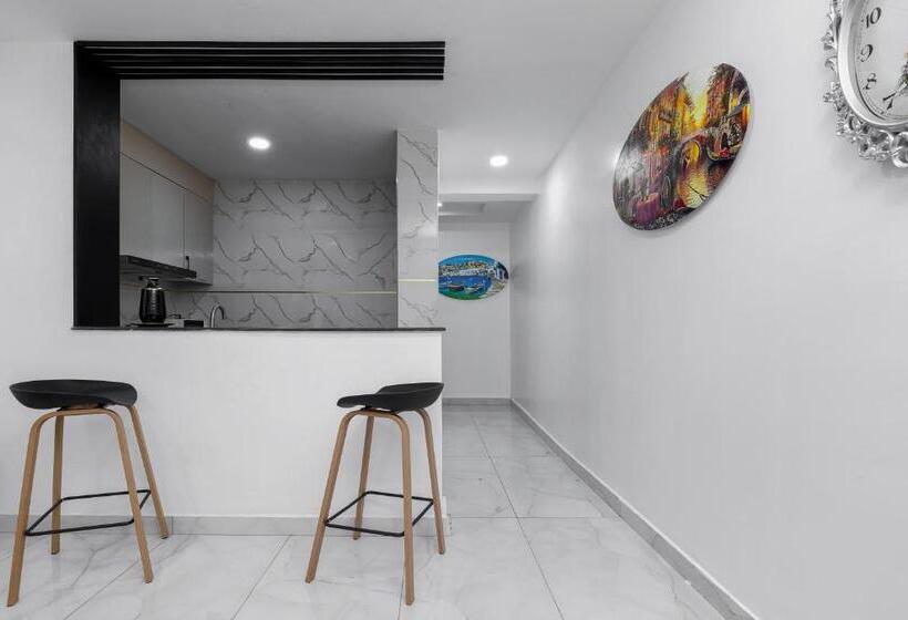 سوییت لوکس, Bkt Cribs Apartments & Suites