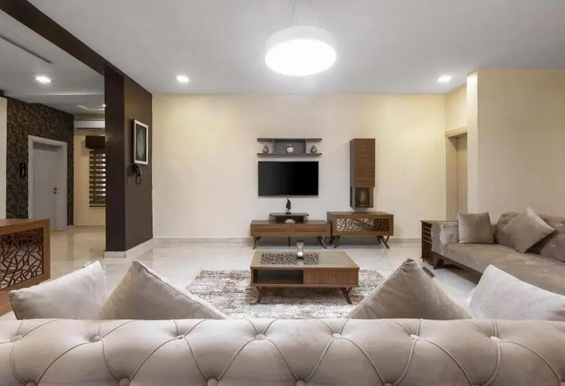 Deluxe Suite King Bed, Bkt Cribs   Apartments & Suites