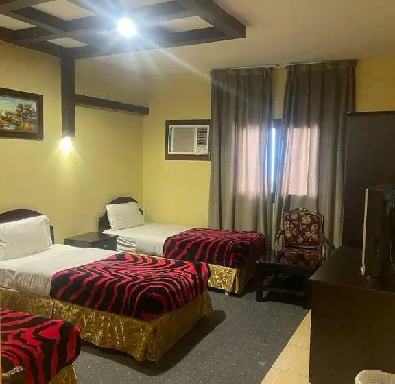 Basic Kolmen Hengen Huone, Al Orouba