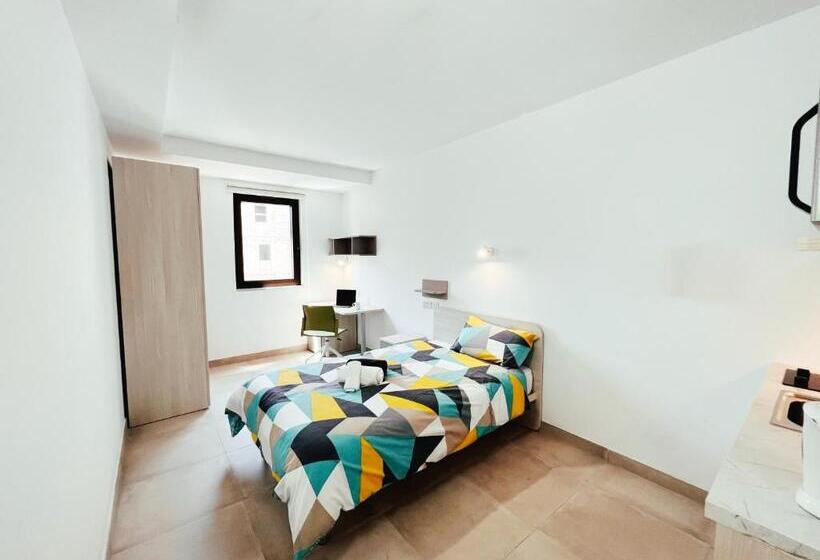 استودیوی استاندارد, Campus Hub