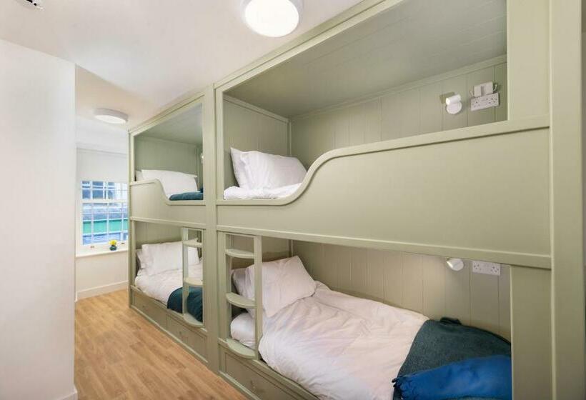 غرفة قياسية رباعية, Tafarn Yr Heliwr