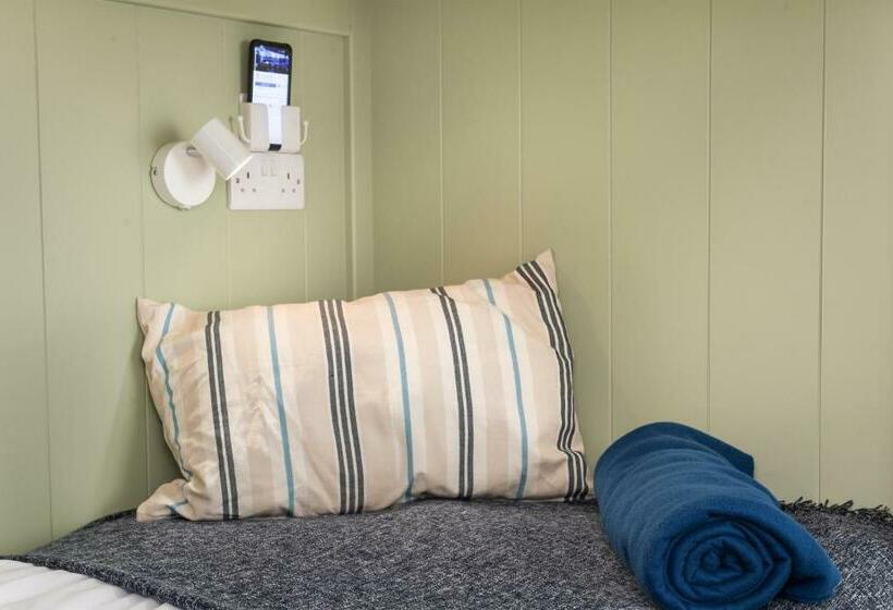 غرفة قياسية رباعية, Tafarn Yr Heliwr