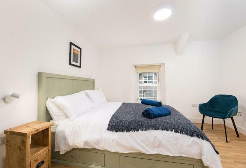 غرفة عائلية, Tafarn Yr Heliwr