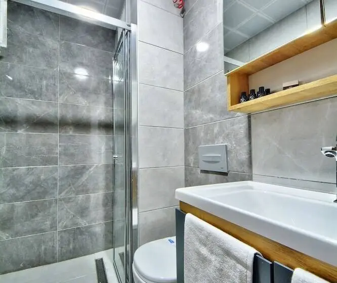 اتاق لوکس با تخت بزرگ, North Blue Life